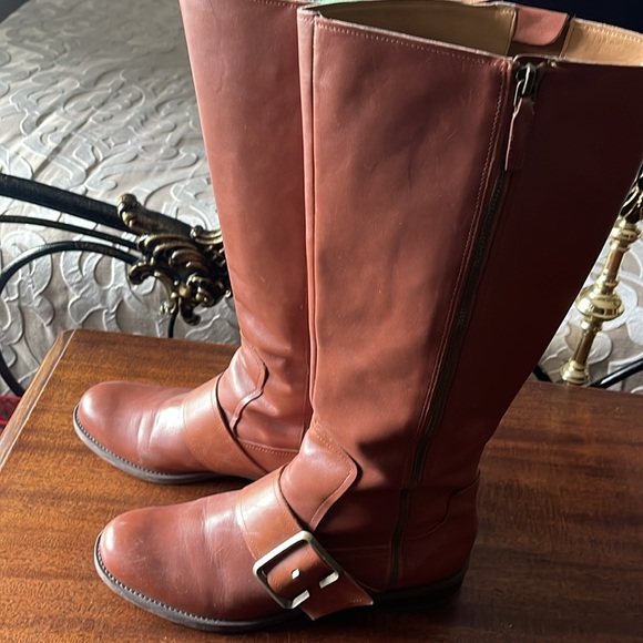 LEATHER EUC ….low heel comfortable perfect fall/winter boot - Picture 2 of 4